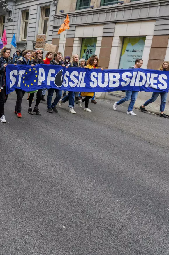 Aktywiści zablokowali ulicę w Brukseli. Aresztowano kilkadziesiąt osób