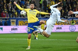 arka w debiucie banasika lepsza od zagłębia. widzew w coraz gorszej sytuacji