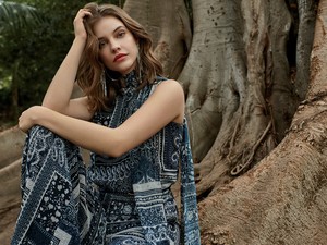Minden leállt, de Palvin Barbinak azért van egy gyönyörű új kampánya
