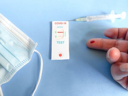 Antigén gyorstesztek: mától benzinkutaknál, drogériákban és boltokban is hozzájuthatunk