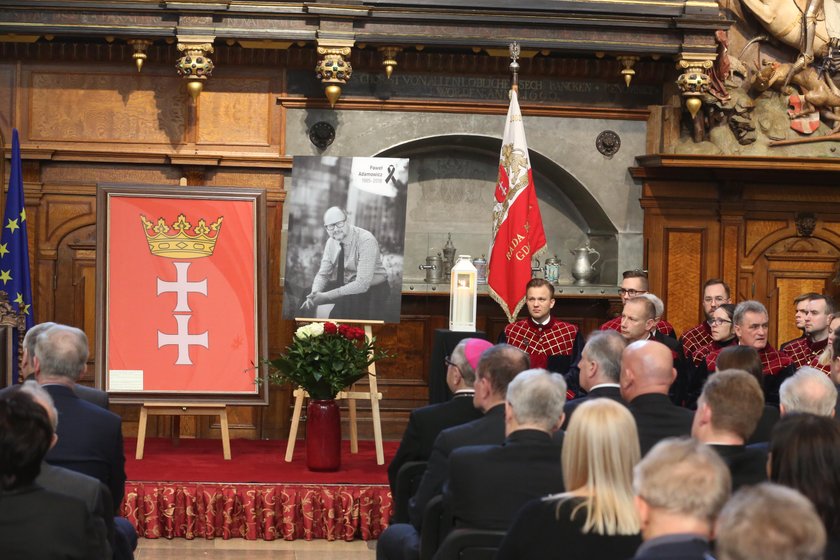 Uroczysta sesja rady miasta Gdańska w hołdzie prezydentowi