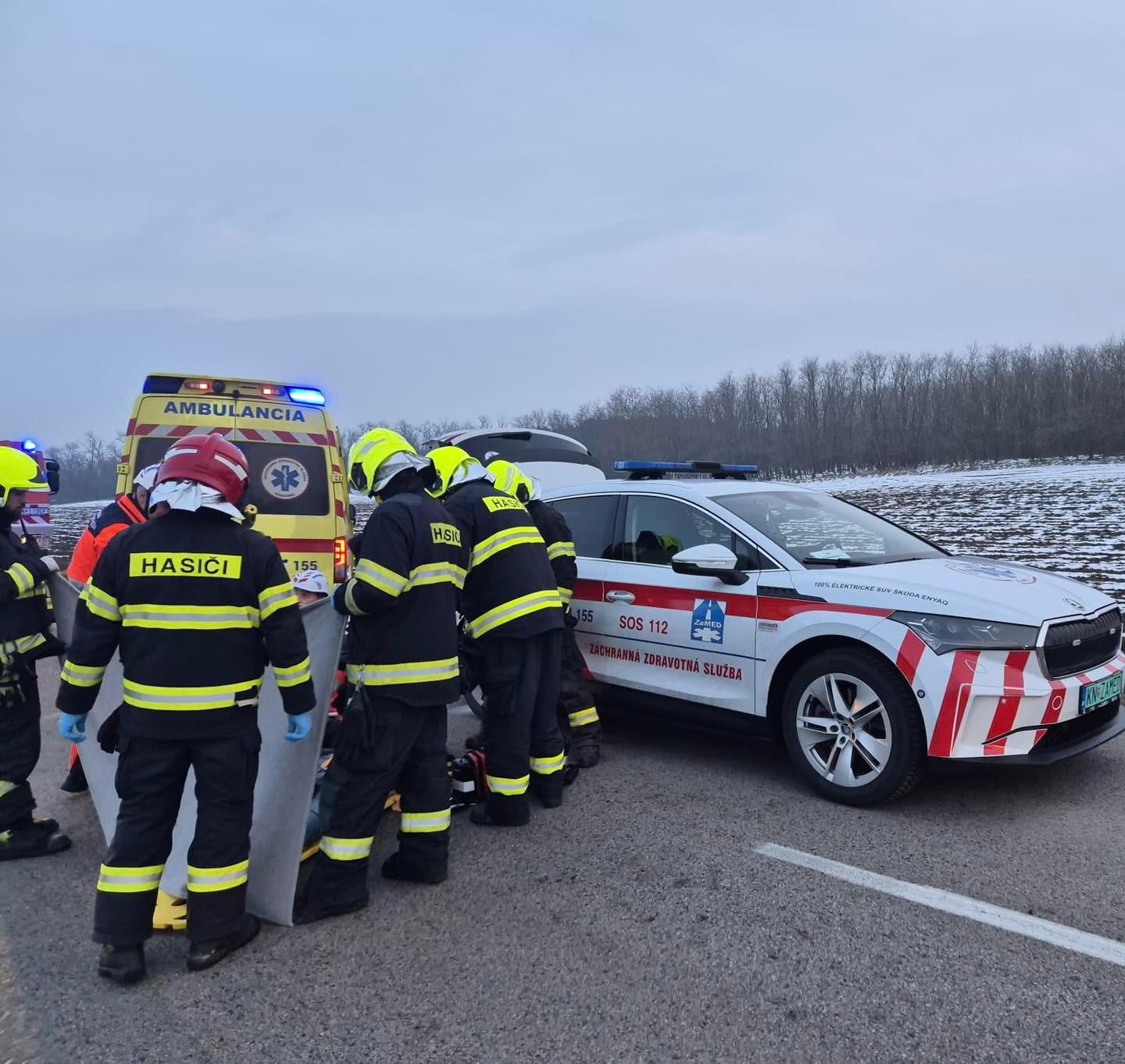 Nehoda na juhu Slovenska si vyžiadala dvoch ťažko zranených. 