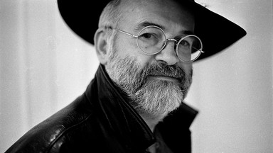 Terry Pratchett: a gdyby świat trzymały cztery słonie stojące na żółwiu?