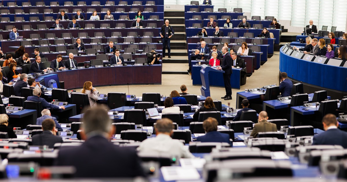 Egy új, kormánypárti törvényjavaslat szerint az EP-képviselőknek is közzé kéne tenniük a vagyonnyilatkozatukat
