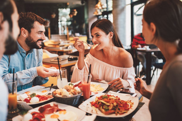 Czy kucharz świadczący usługi gastronomiczne może skorzystać ze stawki 3% ryczałtu?