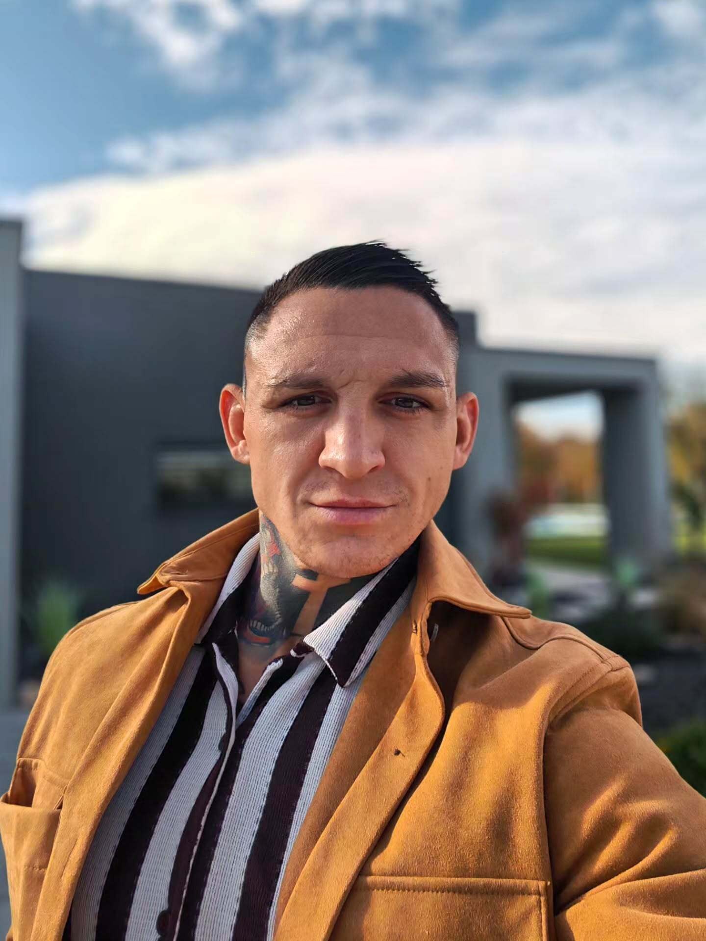 Známy MMA zápasník Gábor Boráros.