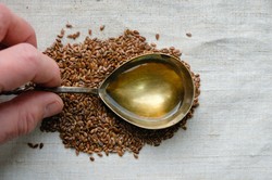 Ten olej to skarb. Wystarczy łyżeczka codziennie rano, a schudniesz i odmłodniejesz