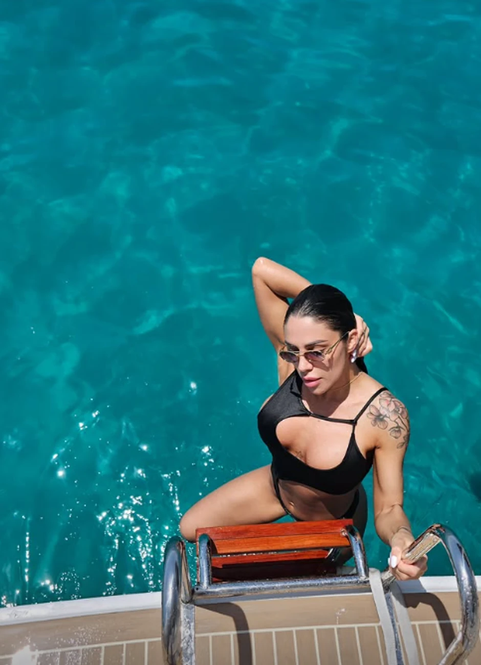 Sandra Afrika u kupaćem