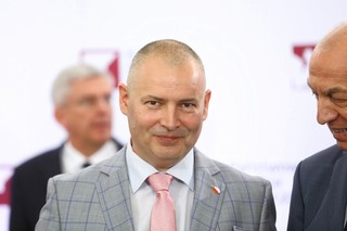 Jeden z senatorów KO nie uczestniczył w głosowaniu w sprawie Wróblewskiego