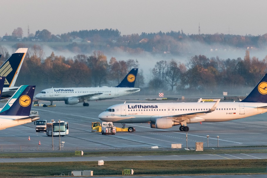 Z ok. 3 tys. lotów Lufthansy, w czwartek odbędzie się 2300, a w piątek 2400