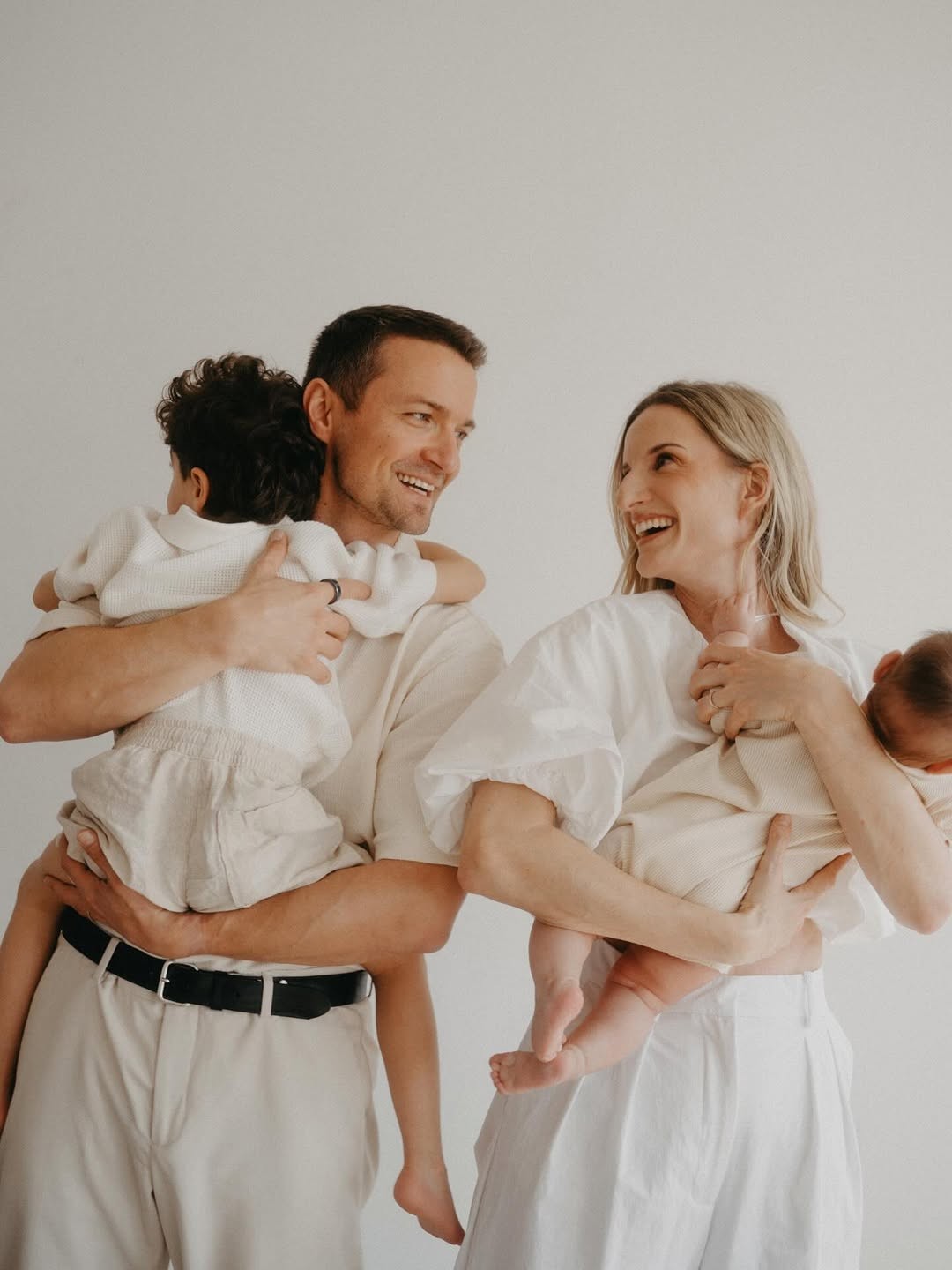 Adela a Viktor Vinczeovci s Maxíkom a Lujzou. 