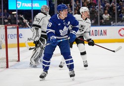 Wygrane dogrywki Maple Leafs i Stars. Marner bohaterem [WIDEO]