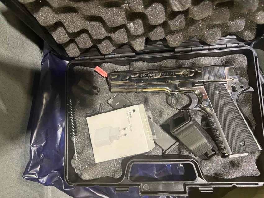 Pištolj pronađen u automobilu 