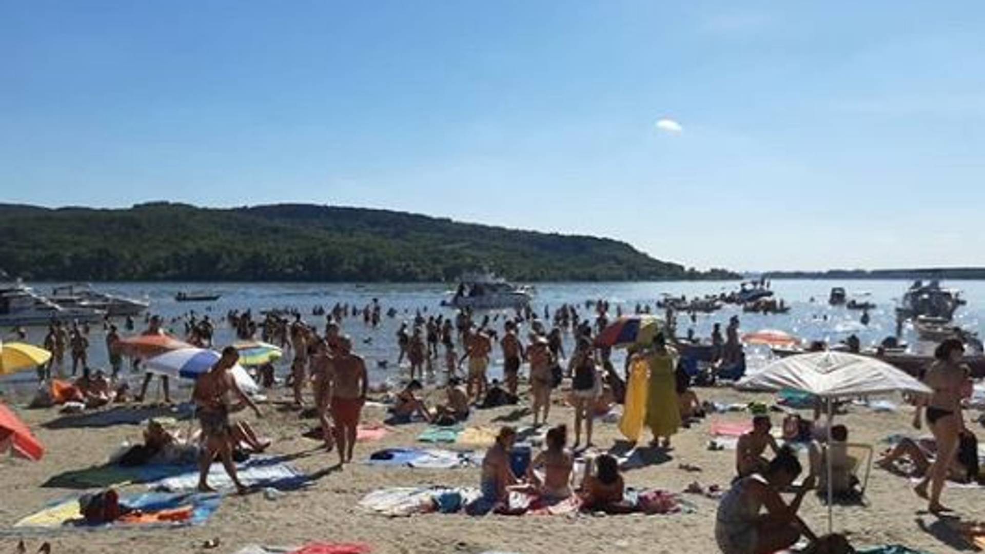 Horda kupača: Ova beogradska plaža je posećenija od Lida i Ade