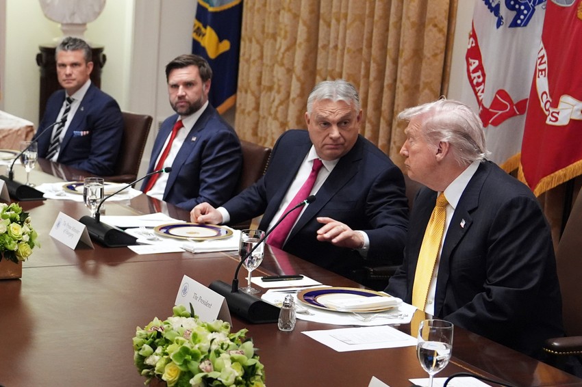 (L-D) Pit Hegset, Džej Di Vens, Viktor Orban i Donald Tramp na sastanku u Beloj kući 7. novembra