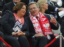 Komorowski obok Łukaszenki? Enigmatyczna odpowiedź Kancelarii