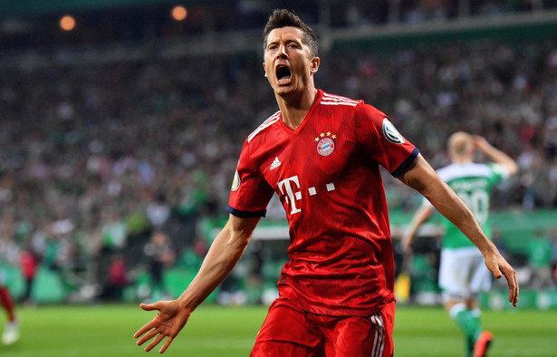 Lewandowski strzelił dwa gole i wprowadził Bayern do finału Pucharu Niemiec [WIDEO]