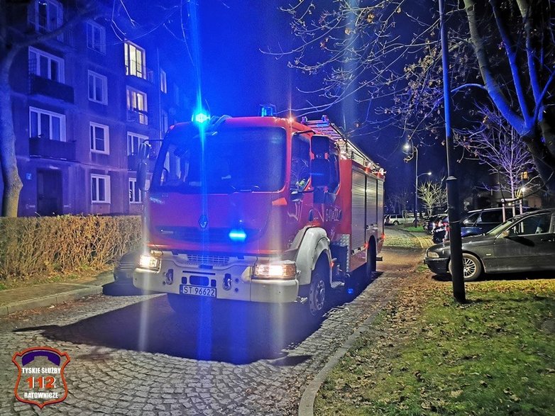 Interwencja służb ratunkowych przy ul. Cichej 1.01.2023 · fot. 112tychy.pl