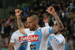 Liga włoska: Milik mecz z Juventusem obejrzał z ławki. Zieliński zaliczył 21. minut. Gola strzelił Hamsik