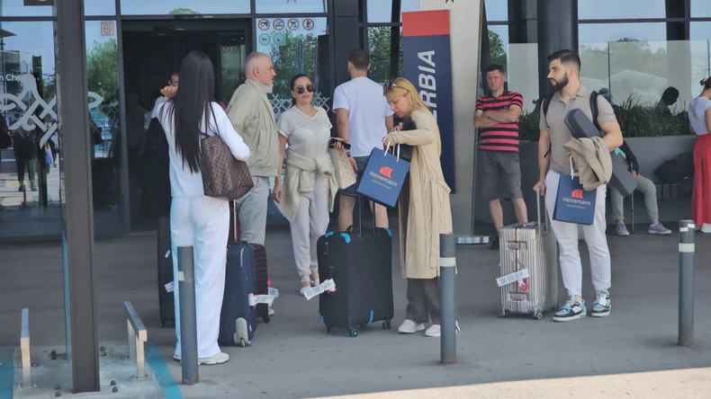 Ceca na aerodromu sa Lidijom i Bogdanom