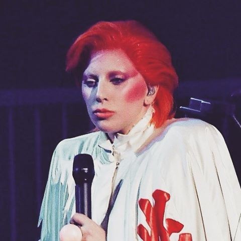 Lady Gaga podczas występu na gali Grammy