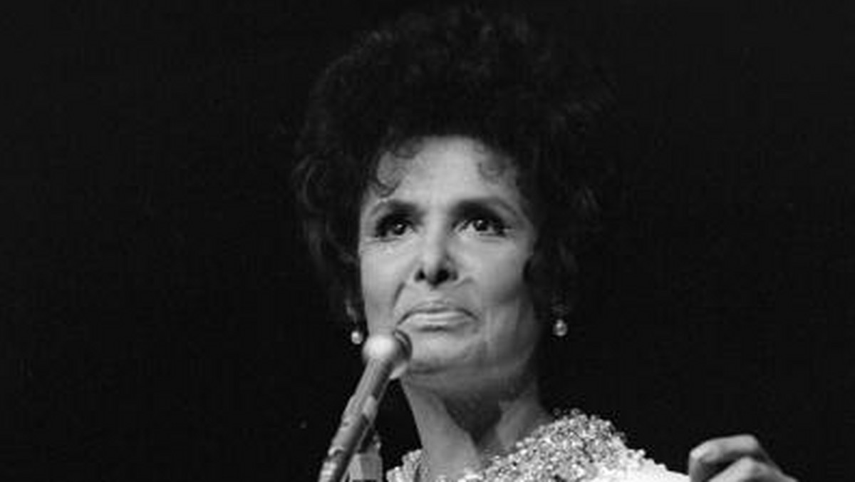 Zmarła Lena Horne - amerykańska czarnoskóra aktorka filmowa i śpiewaczka, która by zostać hollywoodzką gwiazdą, musiała stoczyć walkę z rasizmem