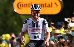 Marc Hirschi wygrał w Sarran, Roglic nadal liderem