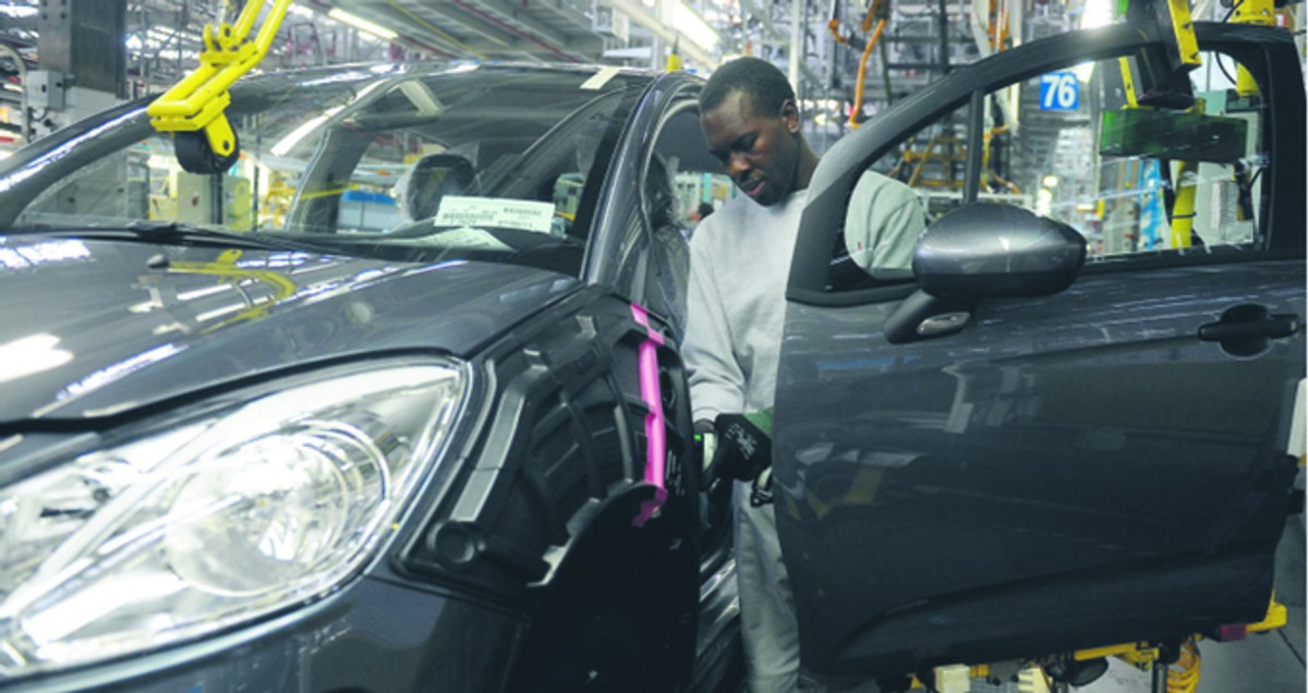 Zatrudnienie w PSA Peugeot Citroen zmniejszy się w sumie o 10 proc. BlOOMBERG