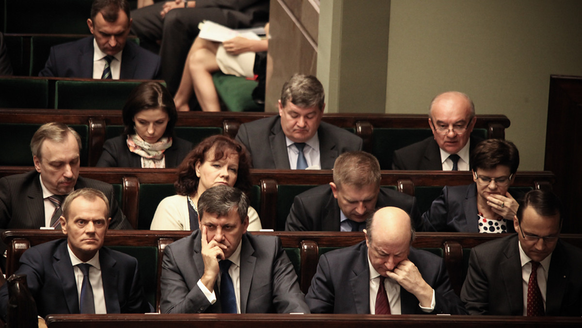 Związki zawodowe, które pod koniec czerwca demonstracyjnie wyszły z posiedzenia Komisji Trójstronnej, teraz chcą wypracować wspólne propozycje zmian jej funkcjonowania, zapowiada "Rzeczpospolita".