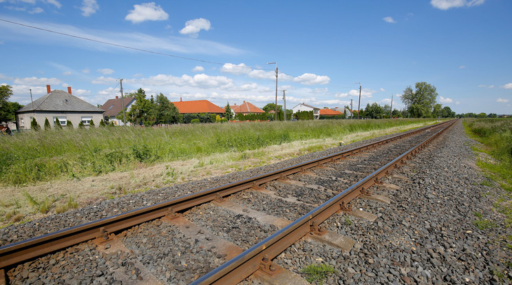 A Kőszeg-Szombathely közötti vasútvonal része Gyöngyösfalu közelében 2021. június 1-jén. Ezen a napon sajtótájékoztatót tartottak itt a Kőszeg-Szombathely vasútvonal teljes felújításáról. /Fotó: MTI/Varga György