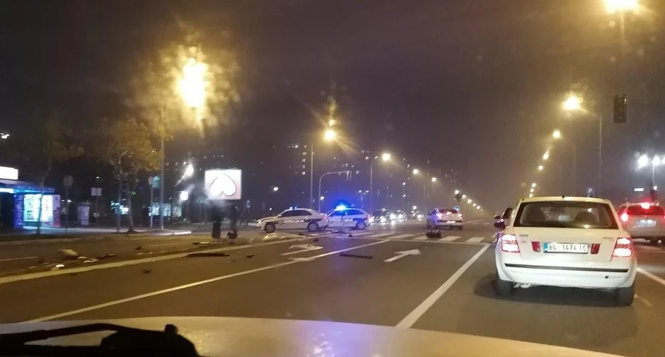 Delovi automobila razbacani na sve strane