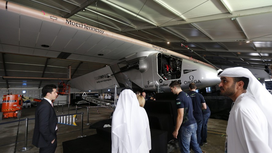 29 czerwca 2004 roku powołano do życia spółkę Solar Impulse, jej założycielami zostali Bertrand Piccard, Brian Jones, Luiggino Torrigiani oraz szwajcarski pilot i przedsiębiorca André Borschberg. W listopadzie 2007 roku zaprezentowano ostateczny projekt samolotu. Cechą charakterystyczną  maszyny była bardzo duża rozpiętość skrzydeł wynosząca aż 63 metry.
<br><br>
(fot. EPA/STRINGER Dostawca: PAP/EPA)