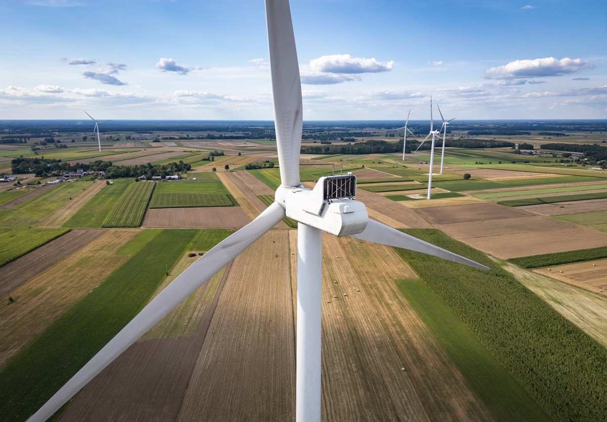 Poluzowana ustawa wiatrakowa wraca do Sejmu. Branża obawia się weta Karola Nawrockiego