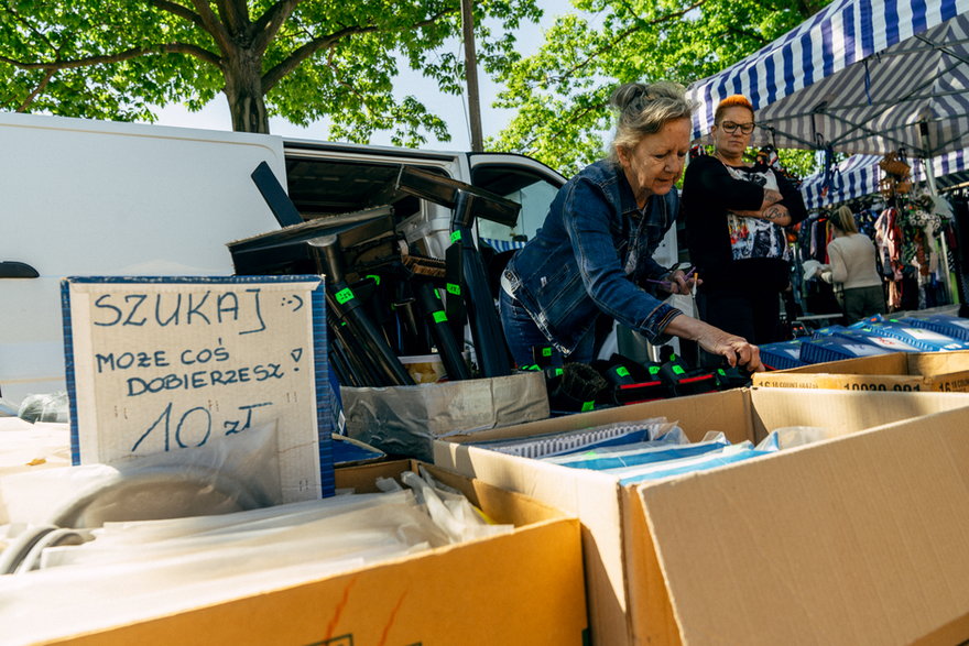 Pani Janka sprzedaje na Olimpii części do odkurzaczy