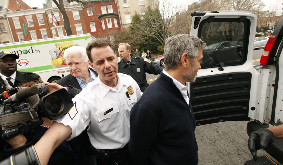 George Clooney aresztowany na oczach tłumów