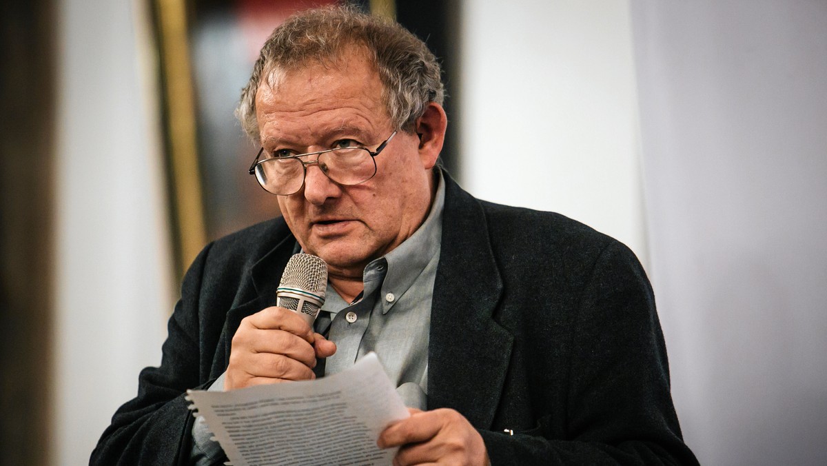 Adam Michnik ostrzega na łamach "Die Welt" przed prawicowym i lewicowym populizmem, zagrażającym pluralizmowi i praworządności. Wolne media są jego zdaniem ostatnim bastionem demokracji i konstytucyjnego ładu.