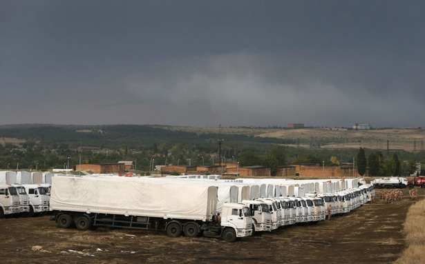 Ciężarówki z rosyjską pomocą humanitarną EPA/YURI KOCHETKOV Dostawca: PAP/EPA.