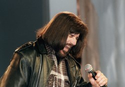 "Dziwny jest ten świat". 55 lat temu Czesław Niemen odebrał pierwszą polską Złotą Płytę [WIDEO]