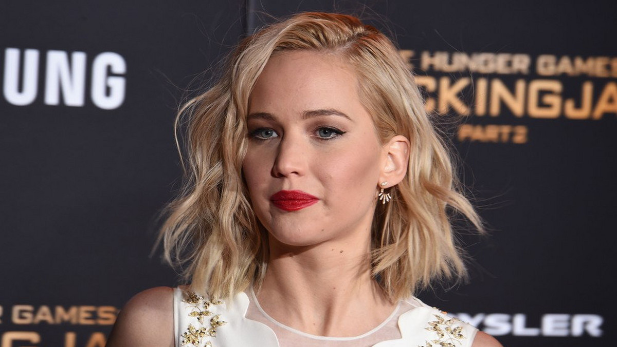 Kobieca Jennifer Lawrence na premierze "Igrzyska Śmierci. Kosogłos cz. 2" w Los Angeles