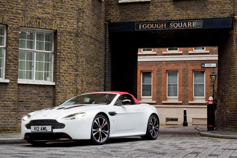 Aston Martin V12 Vantage: roadster dla wybranych