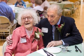 Tajna dugovečnosti krije se U OVOJ KRVNOJ GRUPI I 4 GENA koje imaju ljudi stariji od 100 GODINA! Evo šta ČUVENI PROFESOR SA STANFORDA kaže o tome šta određuje KOLIKO ĆEMO ŽIVETI