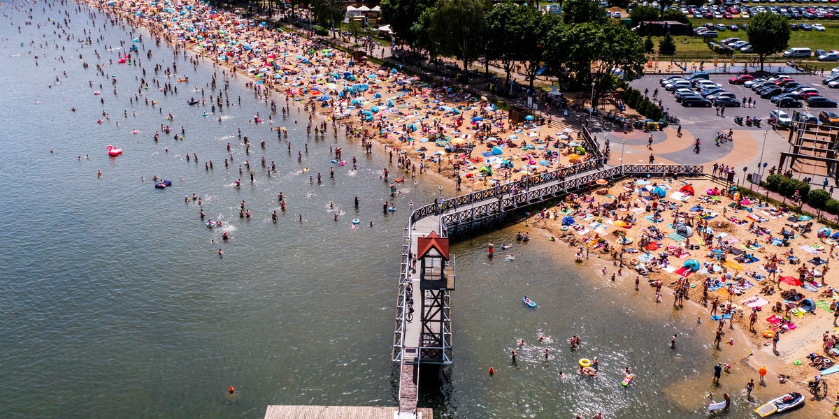 Żar leje się z nieba. W niedziele na Pogorii było, jak na plaży w Sopocie