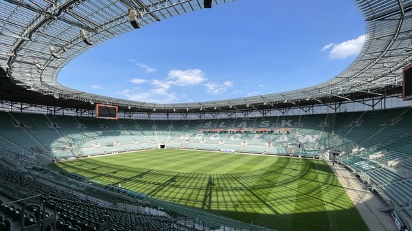 Tarczyński Arena to obiekt, który na trybunach pomieści 42 771 widzów. 