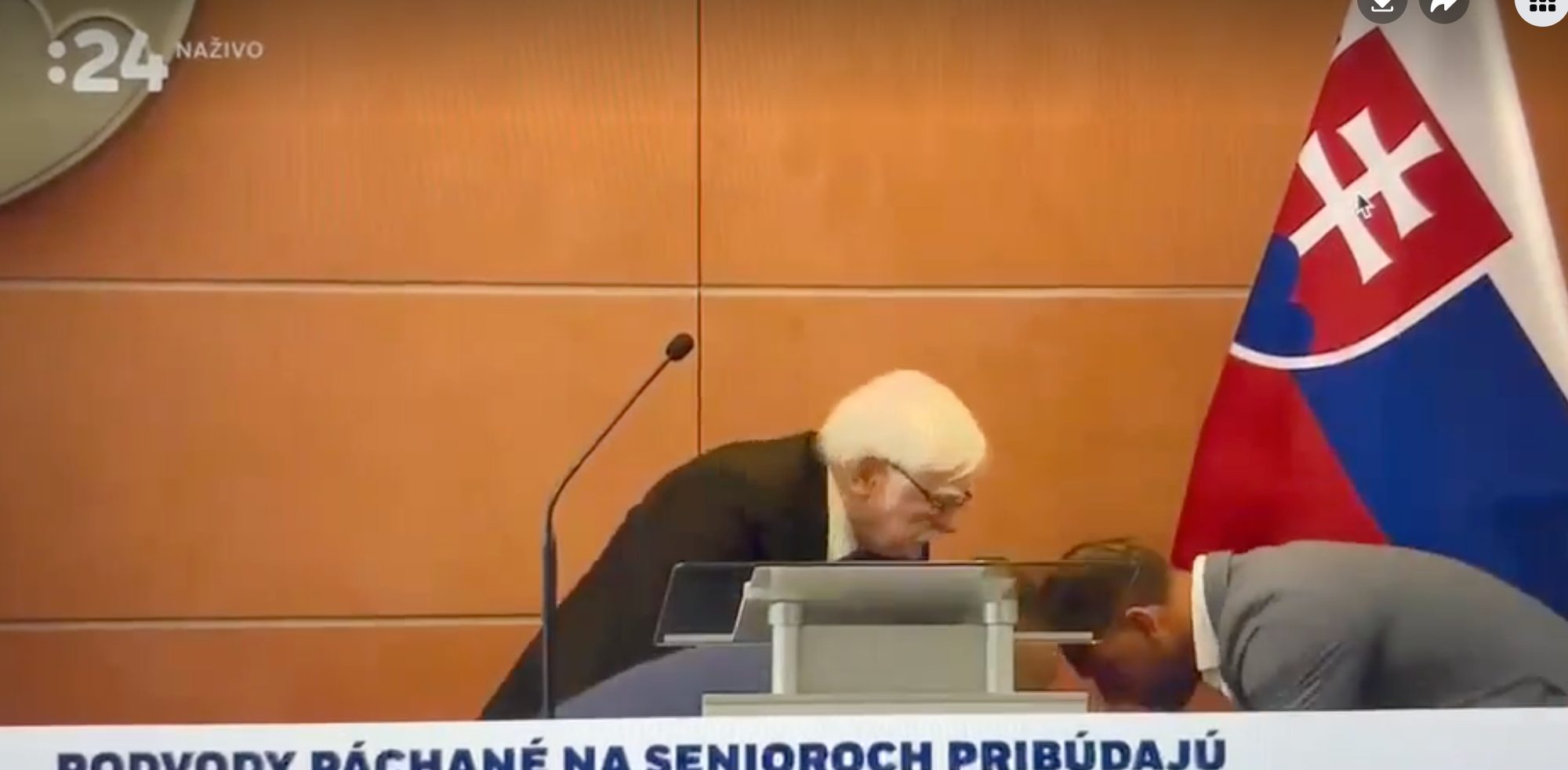 Policajná prezidentka odpadla počas tlačovej konferencie.