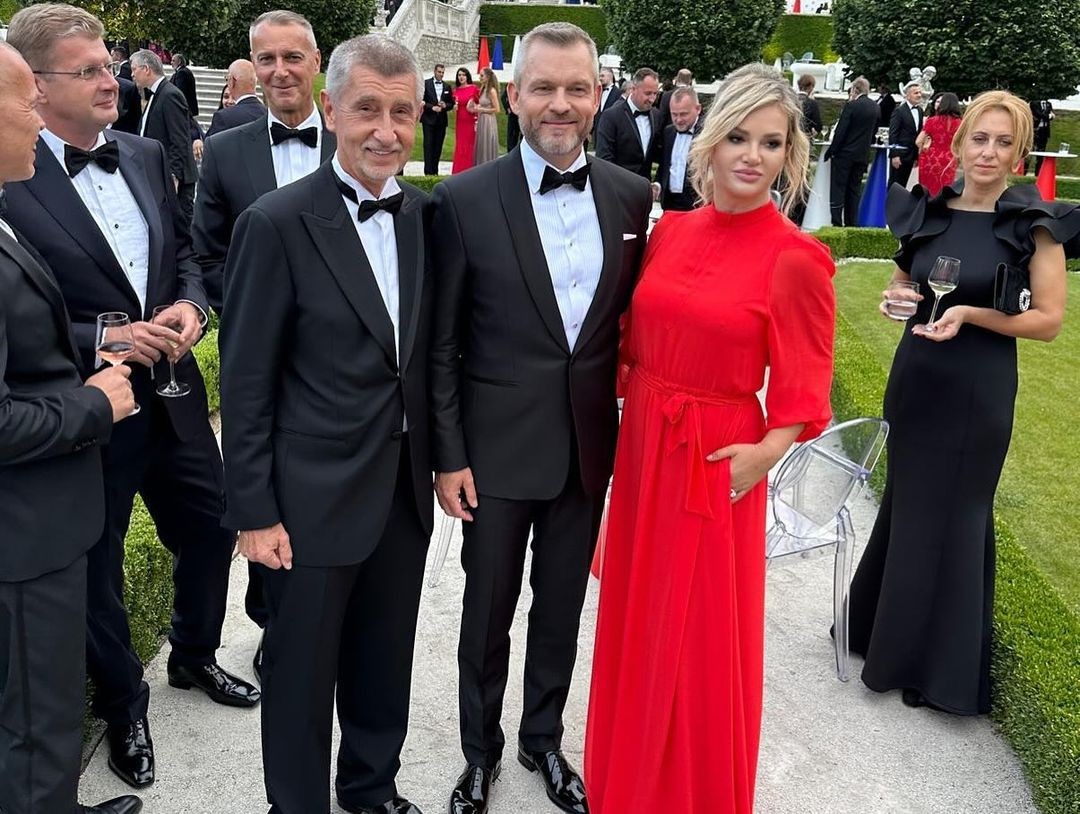 Český expremiér Andrej Babiš s Monikou si užili slávnostnú recepciu na Bratislavskom hrade.