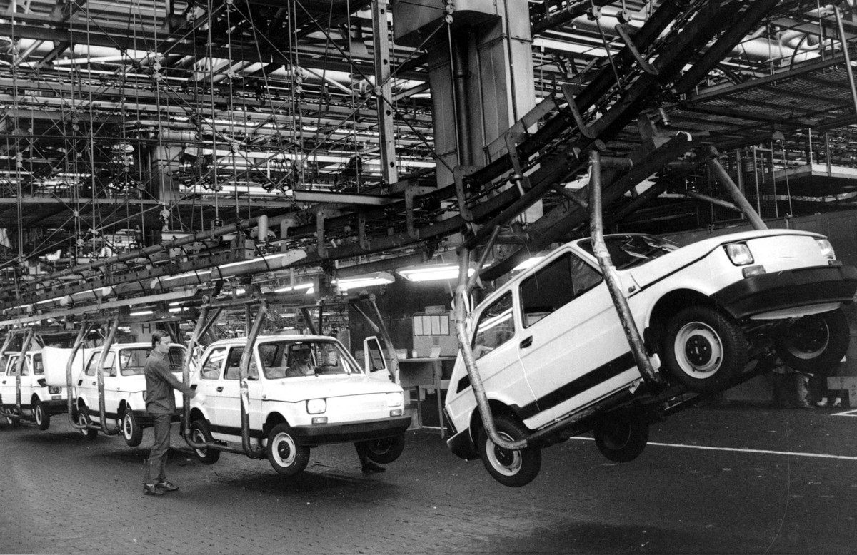 Dla przekształconej w spółkę Skarbu Państwa Fabryki Samochodów Małolitrażowych (FSM) rok 1992 zapowiadał się fatalnie.