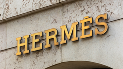 Duplikat luksusowej torebki hitem w sieci sklepów. Internet oszalał