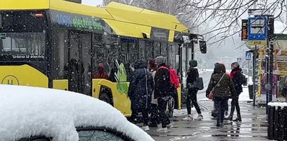 Trwa pogodowy rollercoaster. IMGW wydaje kolejne ostrzeżenia. W prognozach: huraganowy wiatr, roztopy, oblodzenie