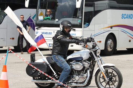 OŚWIĘCIM MUZEUM AUSCHWITZ MOTOCYKLIŚCI