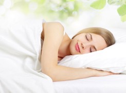 Za gorąco w nocy? Tak ochłodzisz siebie i sypialnię